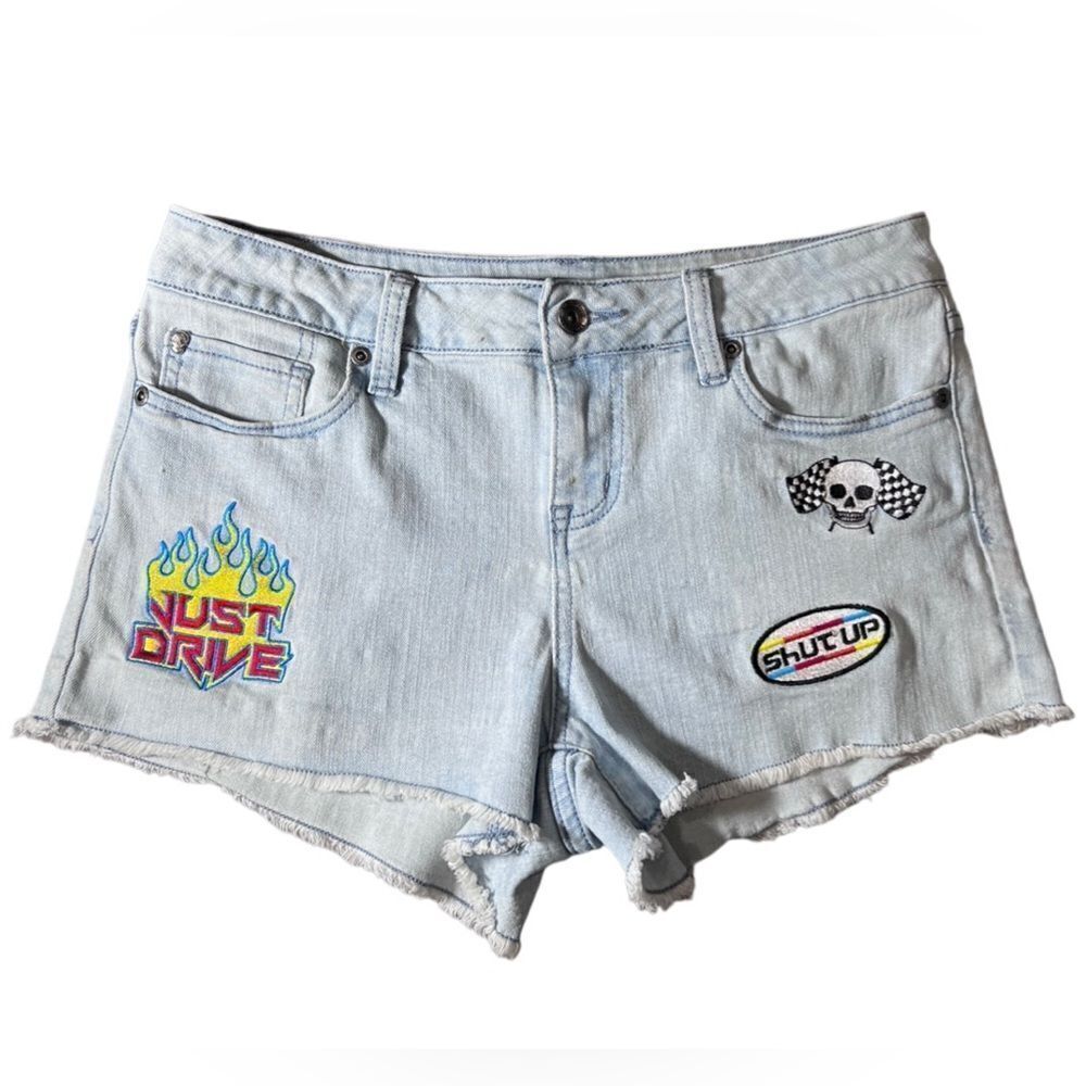 Black heart low rise patch Jean shorts size 7
